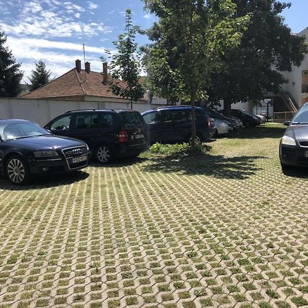 Zoeld Beka Apartmanok Koelcsey I Hajdúszoboszló Exteriör bild