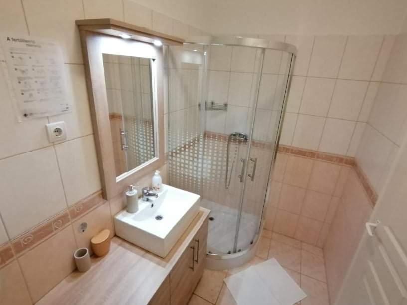 Zoeld Beka Apartmanok Koelcsey I Hajdúszoboszló Exteriör bild