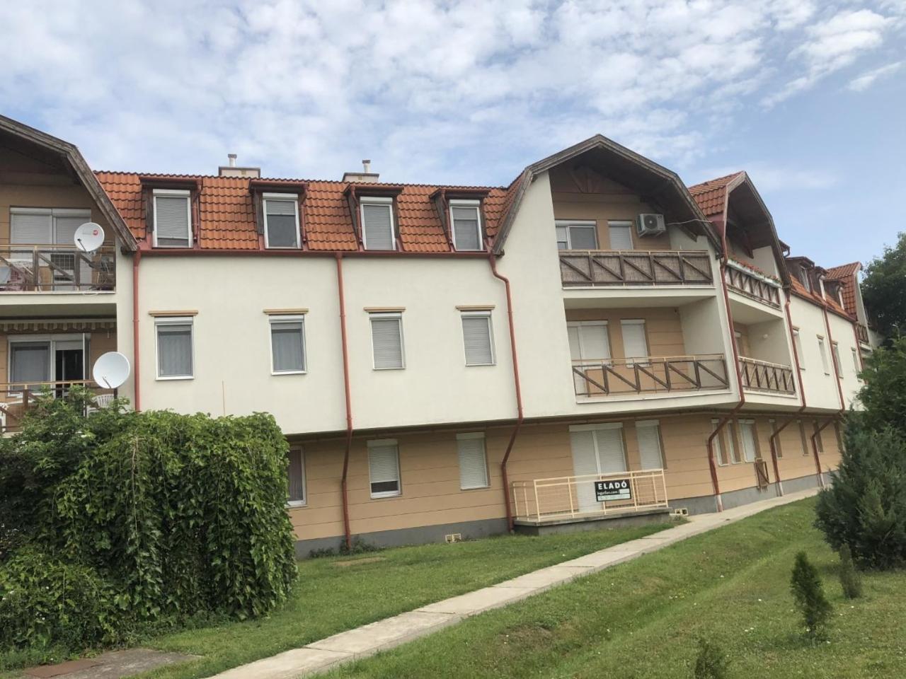 Zoeld Beka Apartmanok Koelcsey I Hajdúszoboszló Exteriör bild